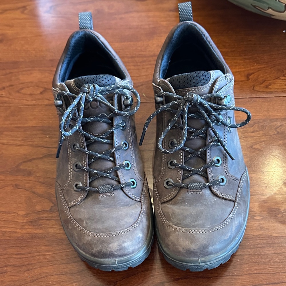 Ecco Men's Gray Leather Sneakers